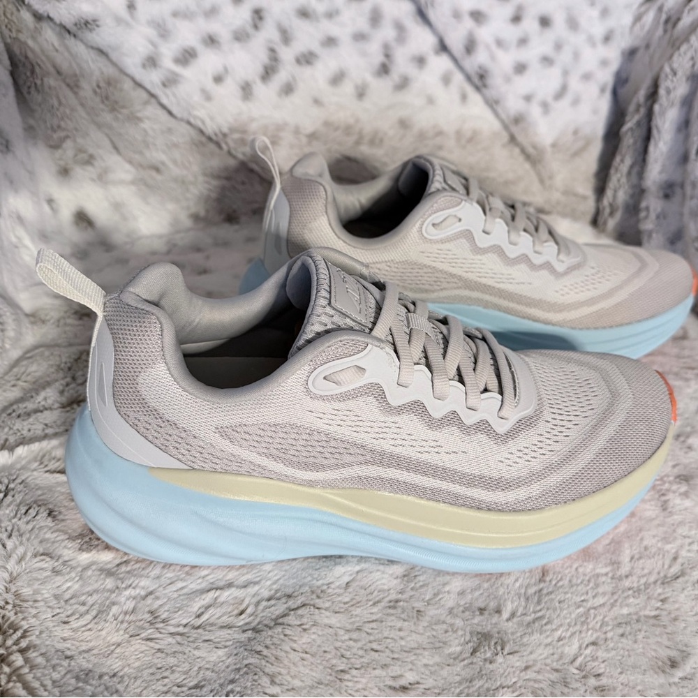NEW! Avia Women’s Running Walking Shoes Sneakers size 9.5